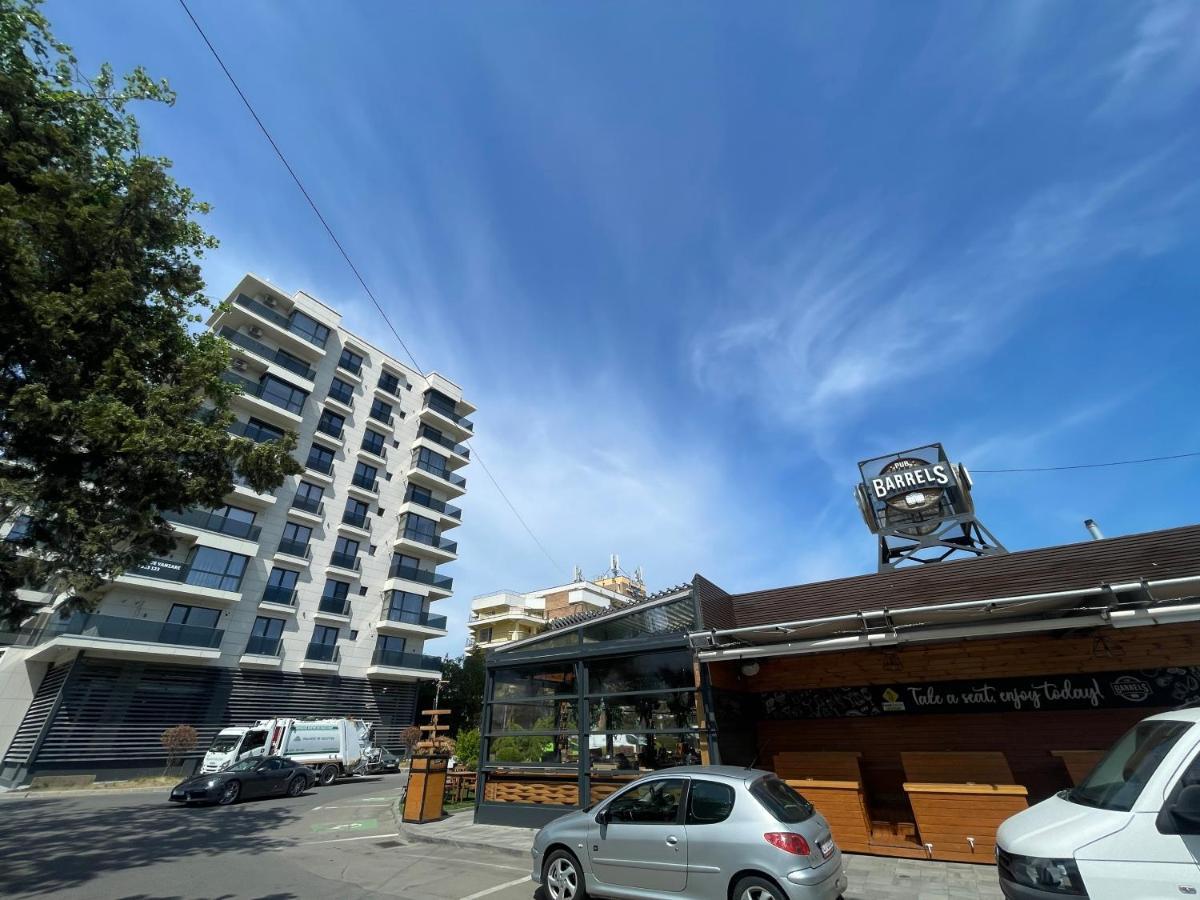 Luxury 2 Bed-room Apartament *