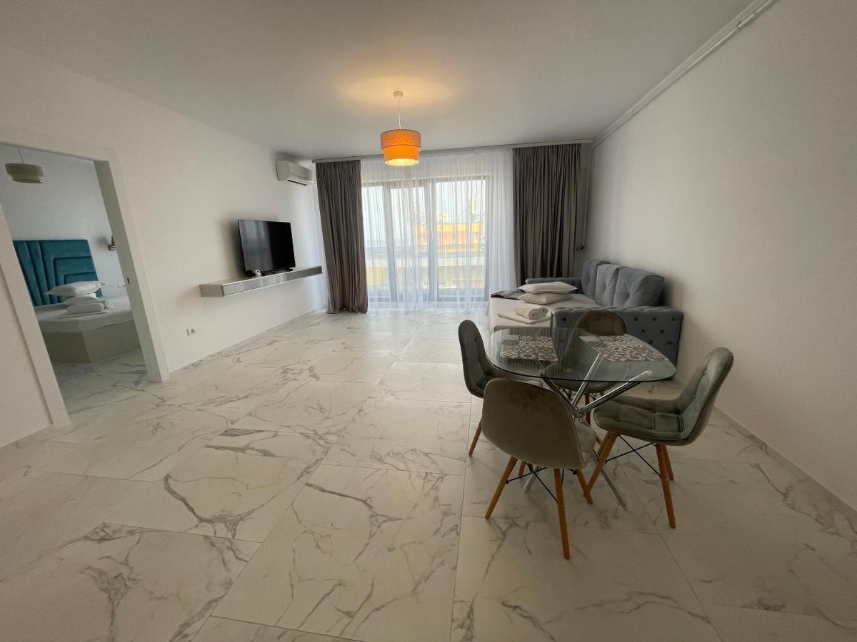 Luxury 2 Bed-room Apartament *