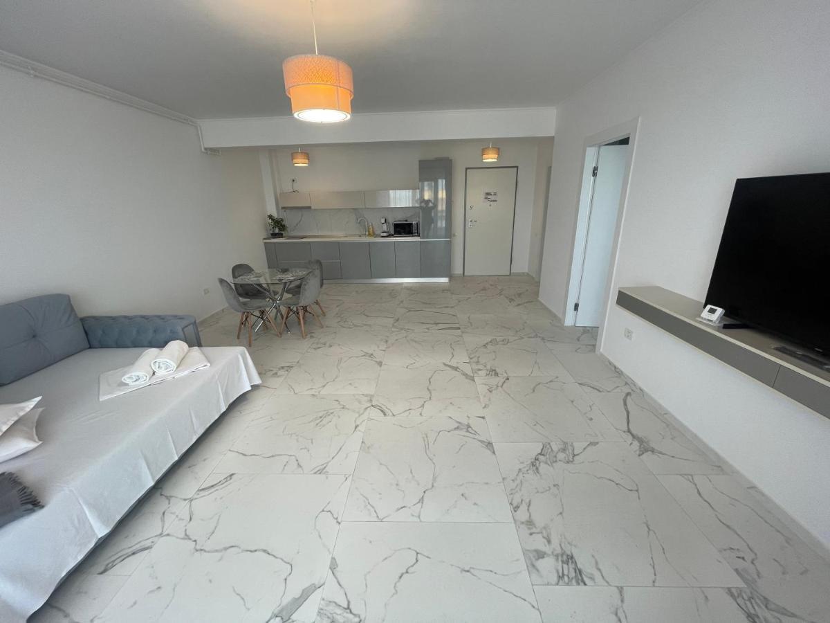 Luxury 2 Bed-room Apartament *