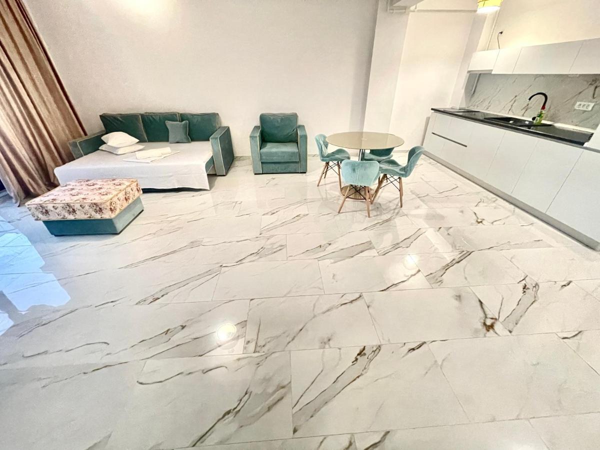 Luxury 2 Bed-room Apartament *