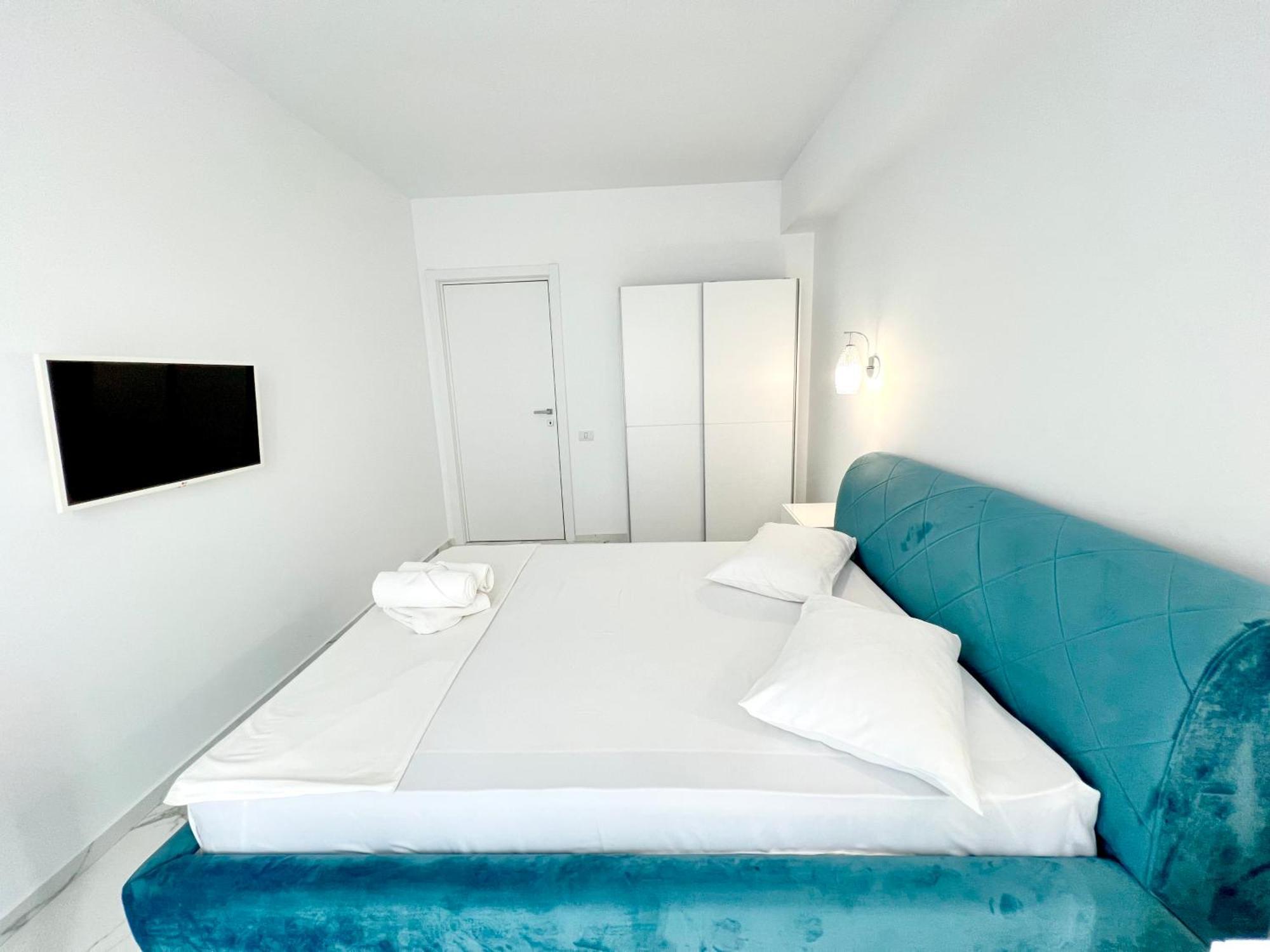 Luxury 2 Bed-room Apartament *