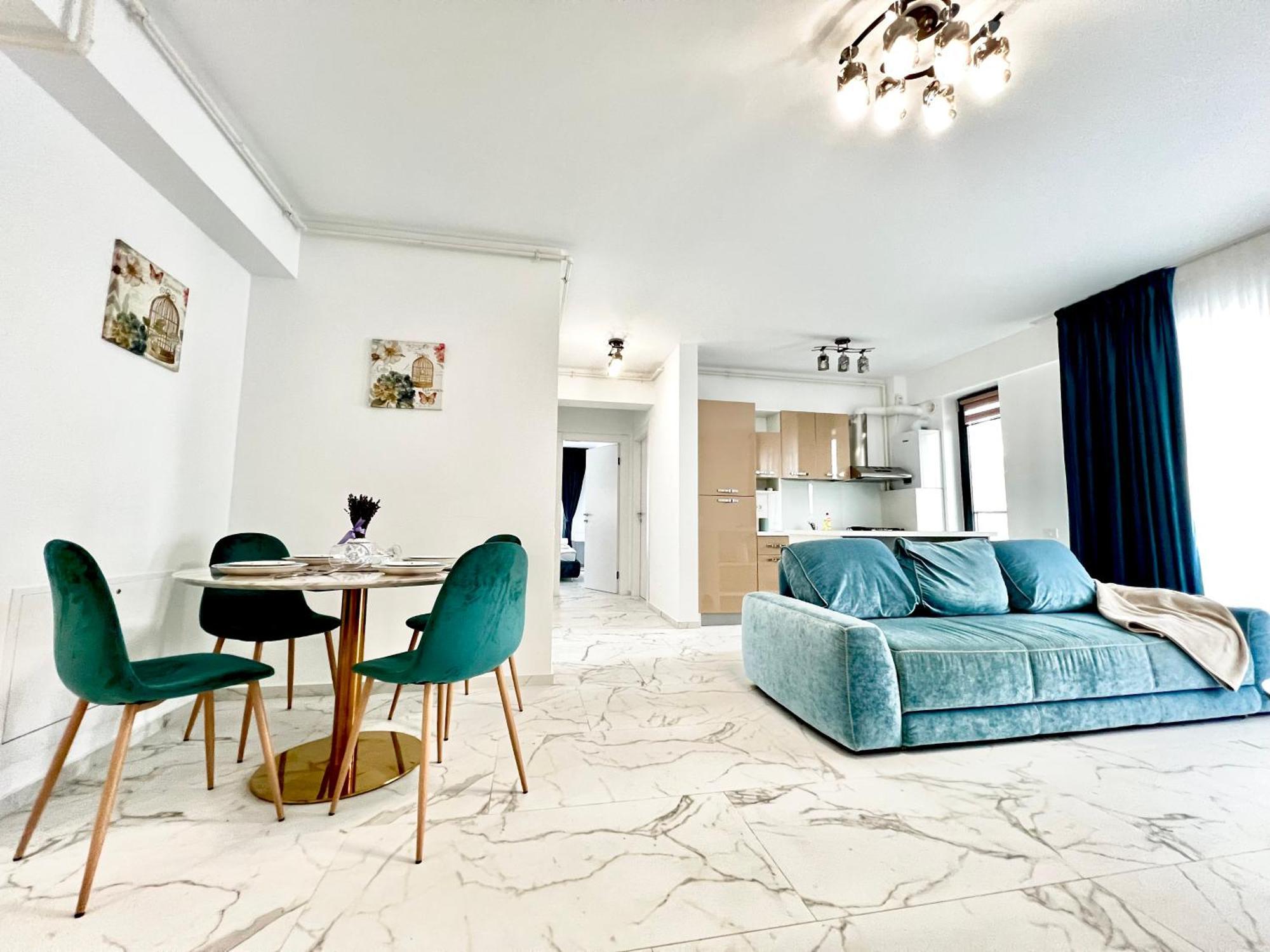 Luxury 2 Bed-room Apartament *