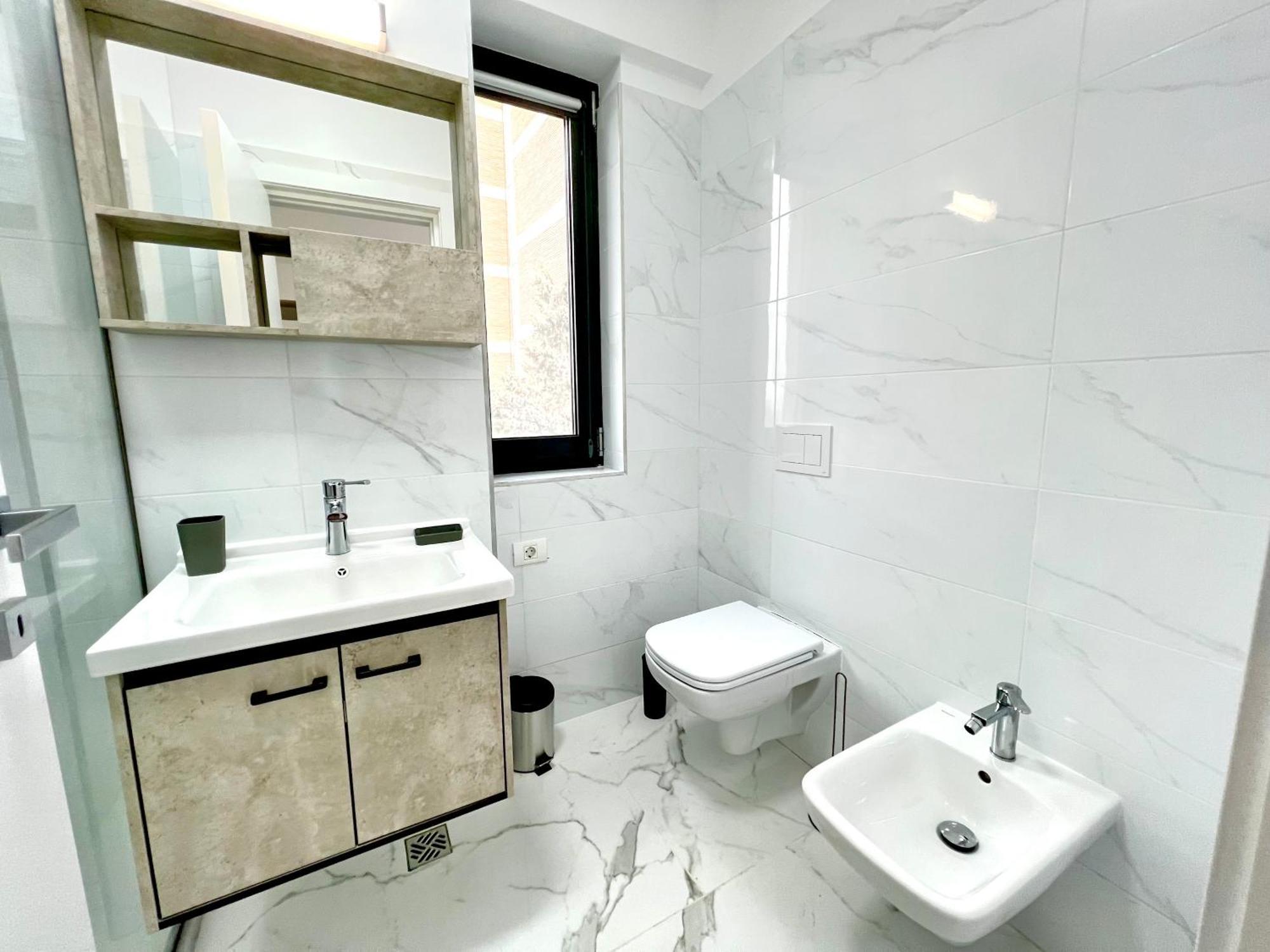 Luxury 2 Bed-room Apartament *