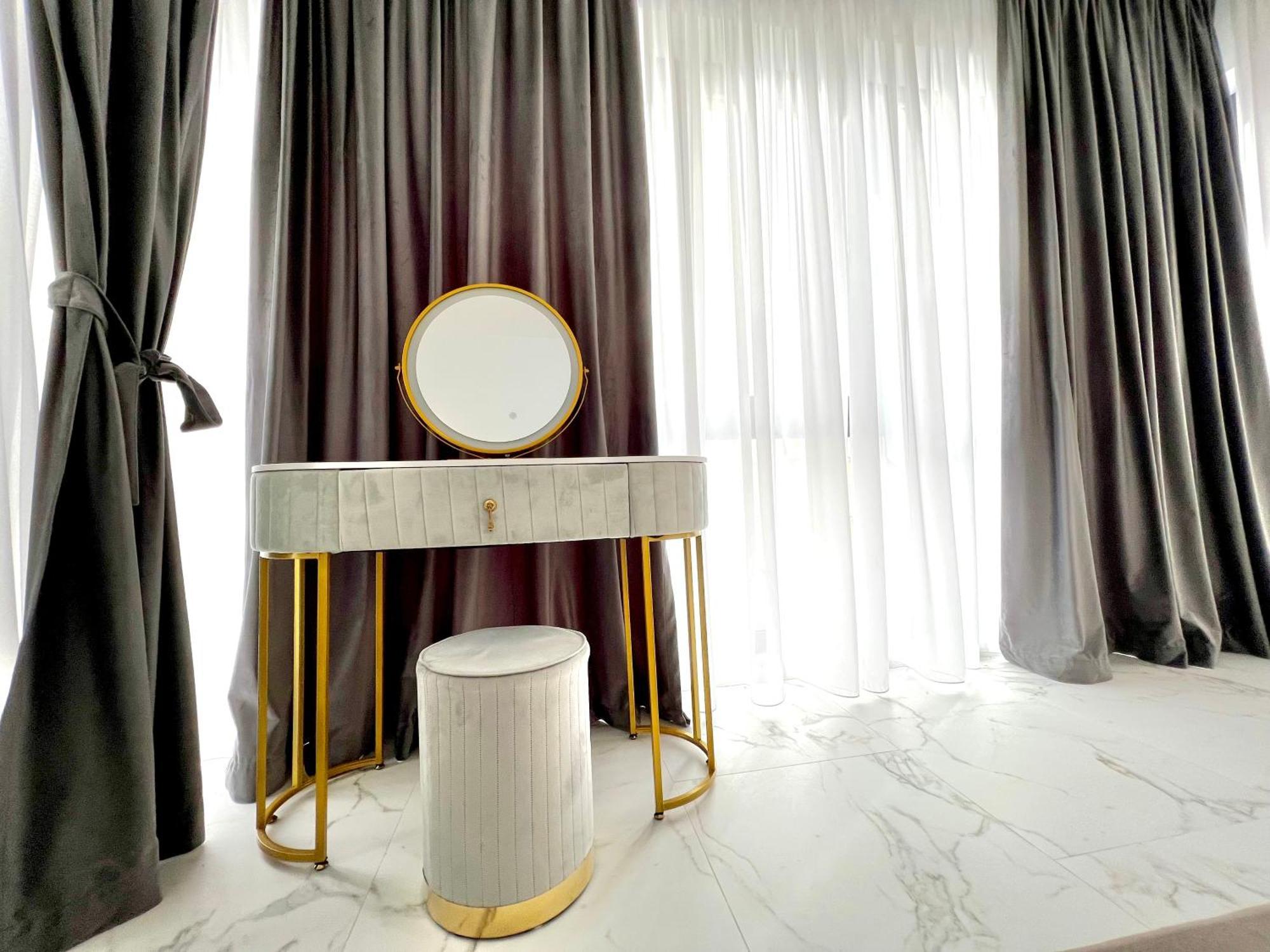Luxury 2 Bed-room Apartament *