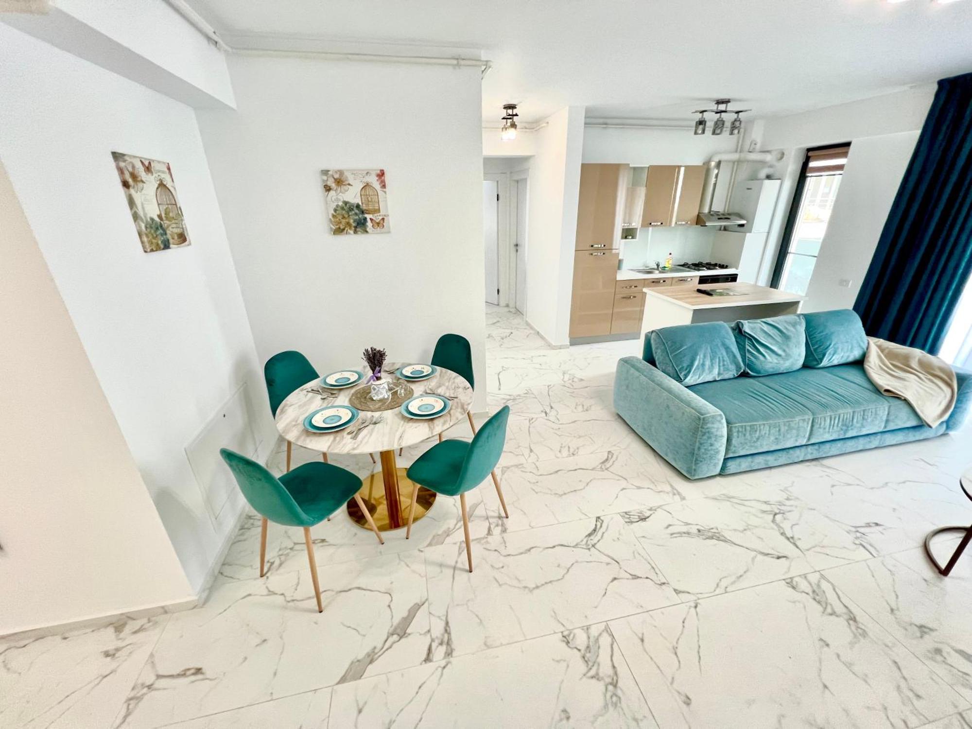 Luxury 2 Bed-room Apartment